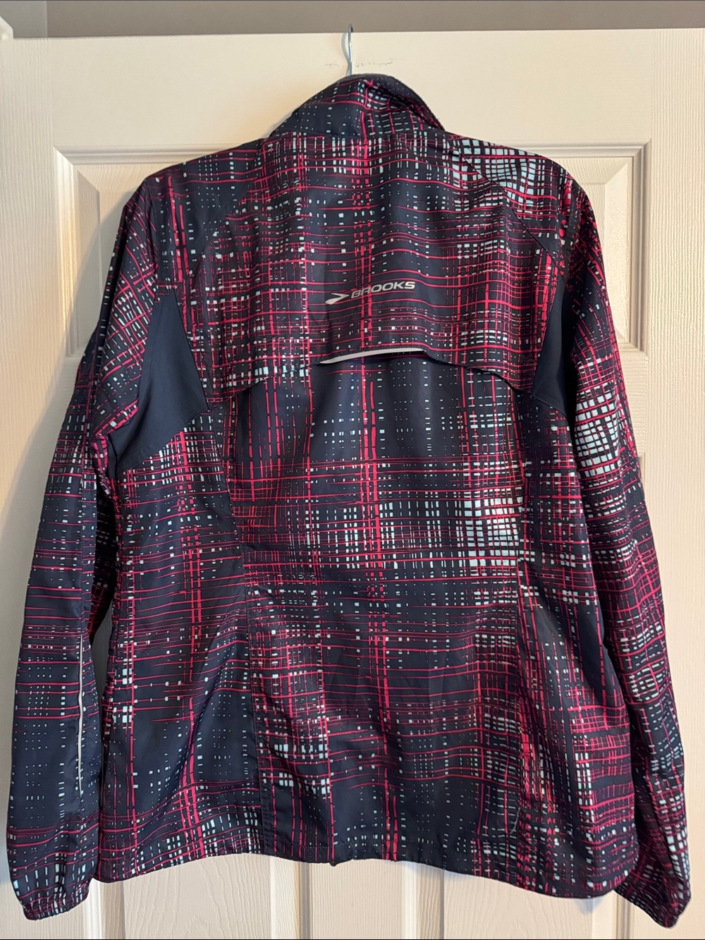 Brooks Women's Running Jacket - Black with Pink Plaid